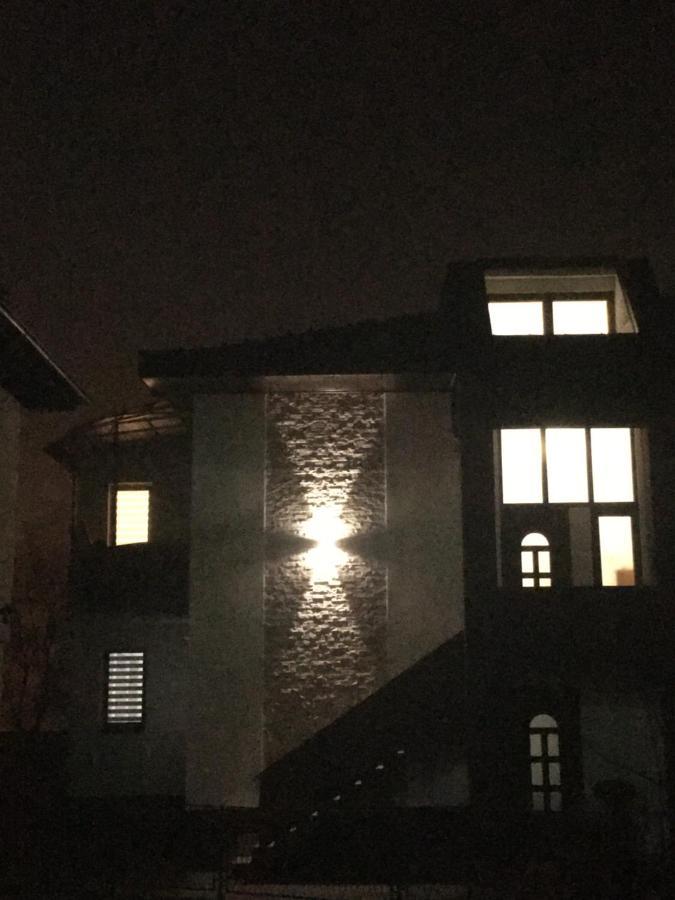 Royal Residence Високо Екстериор снимка
