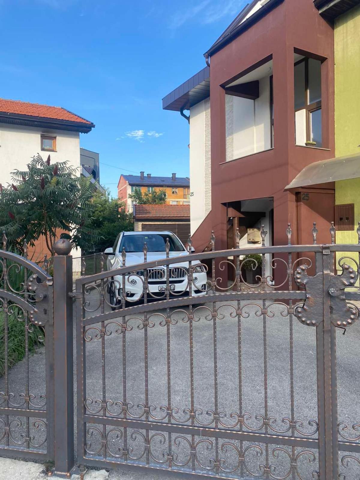 Royal Residence Високо Екстериор снимка